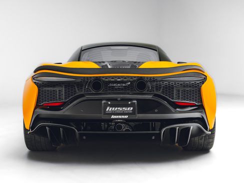 Used 2023 McLaren Artura RWD image 13