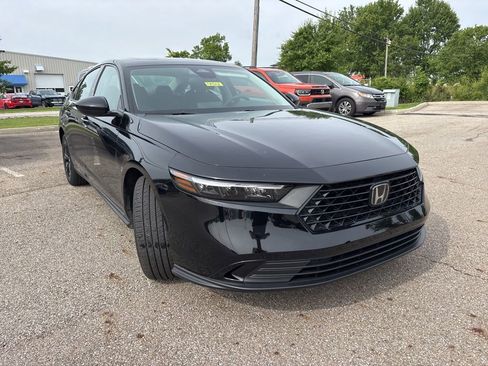 Used 2025 Honda Accord SE image 13
