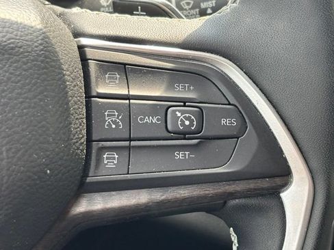 Used 2025 Jeep Grand Cherokee Limited AWD/4WD image 10