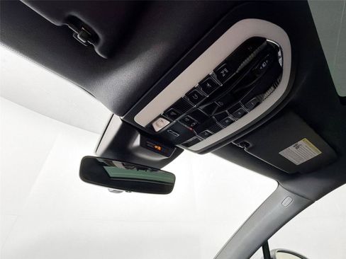 Certified 2026 Porsche Macan AWD/4WD image 25