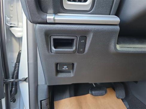 New 2025 Ford Expedition Active image 20