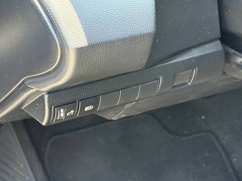 Used 2022 Toyota Corolla LE w/ Carpet Mat Package (TMS) FWD image 6