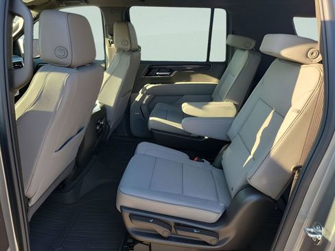 New 2026 GMC Yukon XL Elevation image 23
