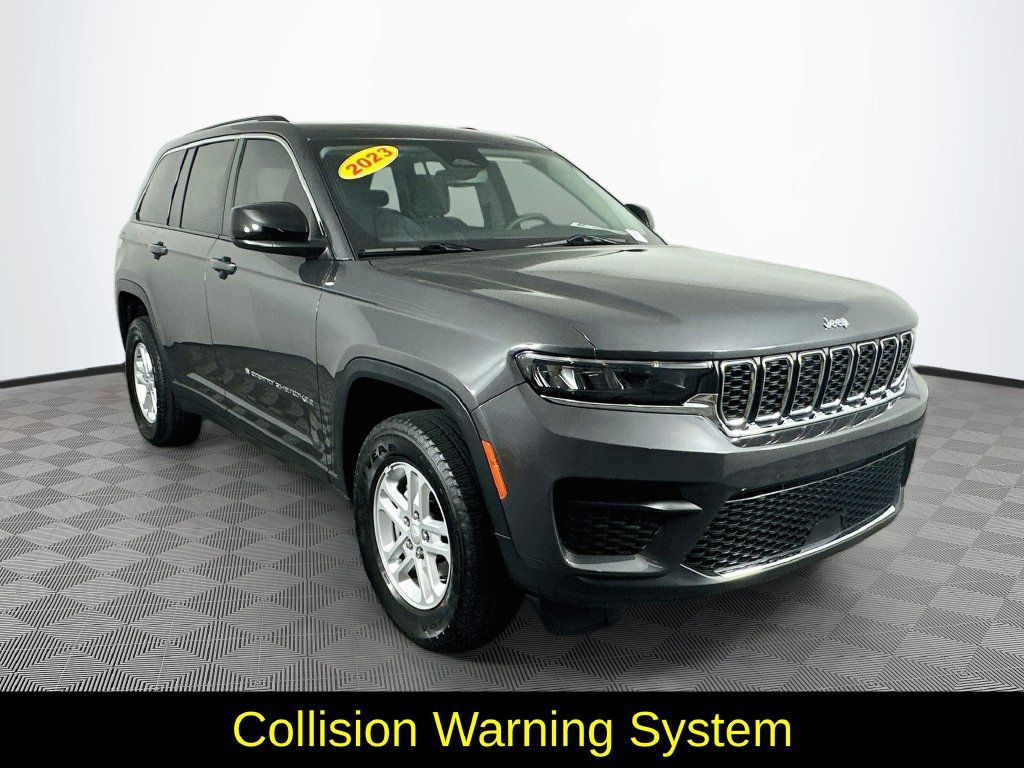 Used 2023 Jeep Grand Cherokee Laredo w/ Luxury Tech Group I AWD/4WD image 3