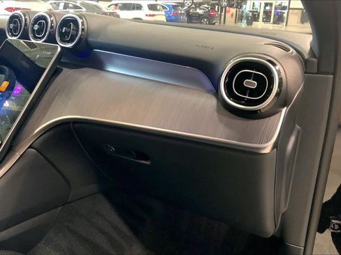 Used 2025 Mercedes-Benz GLC 300 image 17