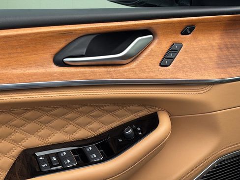 Used 2024 Jeep Grand Cherokee L Summit image 17