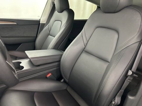 Used 2024 Tesla Model Y Long Range image 9