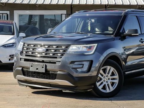 Used 2019 Ford Explorer XLT w/ Equipment Group 201A image 5