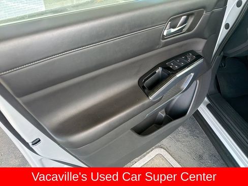Used 2024 Nissan Pathfinder SL w/ SL Premium Package FWD image 10