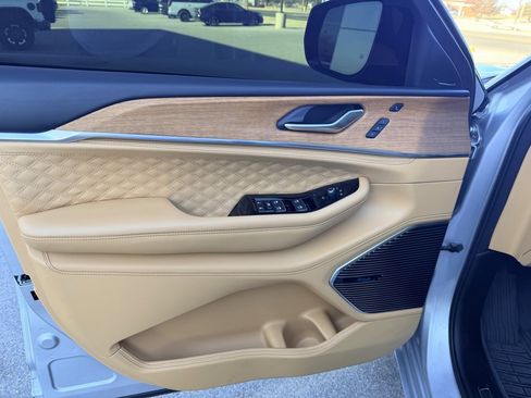 Used 2023 Jeep Grand Cherokee L Summit image 19