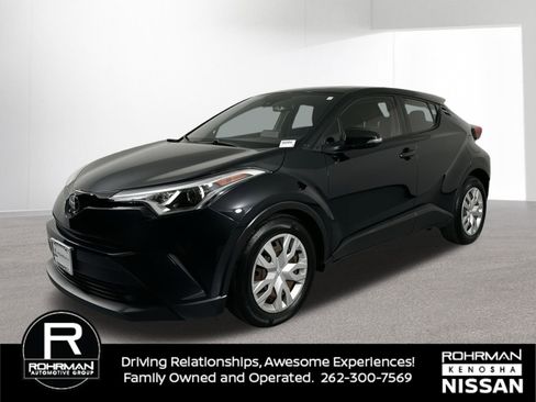 Used 2019 Toyota C-HR XLE image 1