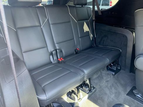 Used 2025 Cadillac Escalade ESV Sport AWD/4WD image 30
