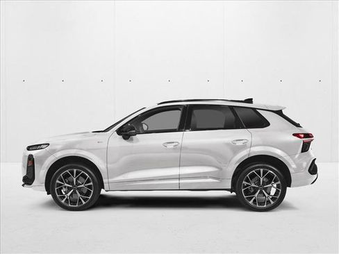 New 2026 Audi Q3 quattro 2.0T AWD/4WD image 2