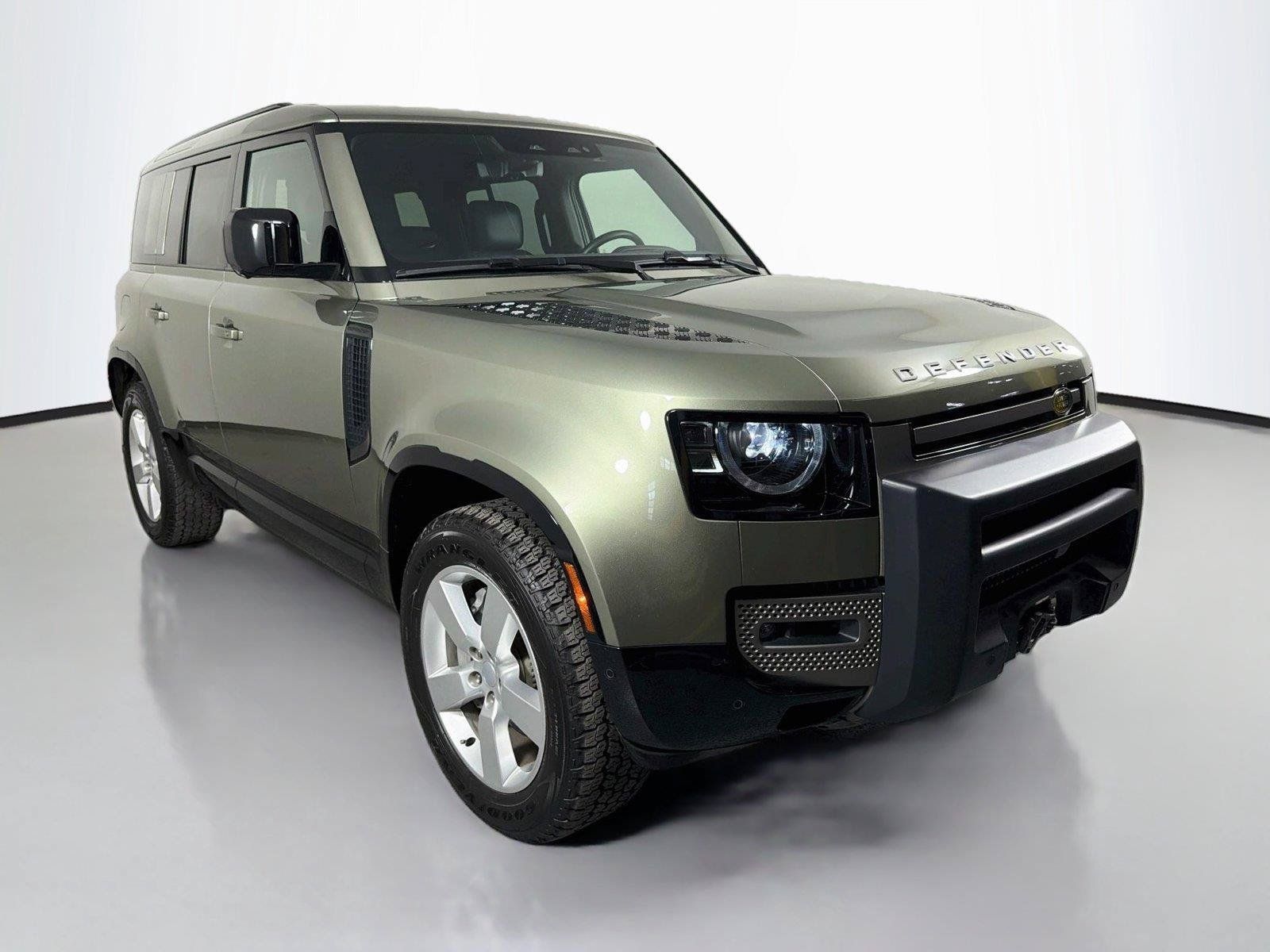 Certified 2025 Land Rover Defender 110 X-Dynamic SE AWD/4WD image 3