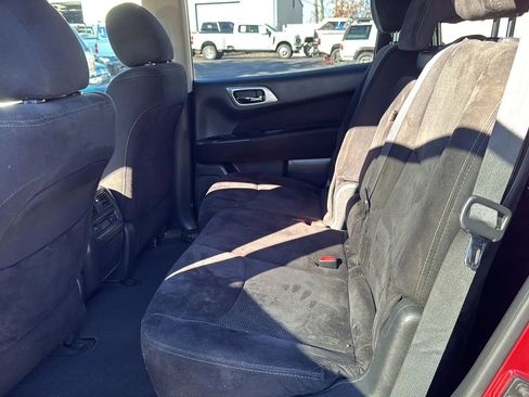 Used 2014 Nissan Pathfinder S image 11