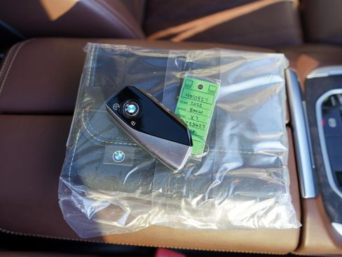 Used 2025 BMW X7 xDrive40i w/ Executive Package image 75