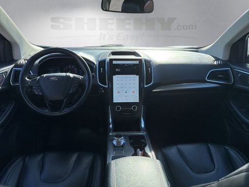 Certified 2022 Ford Edge Titanium image 3