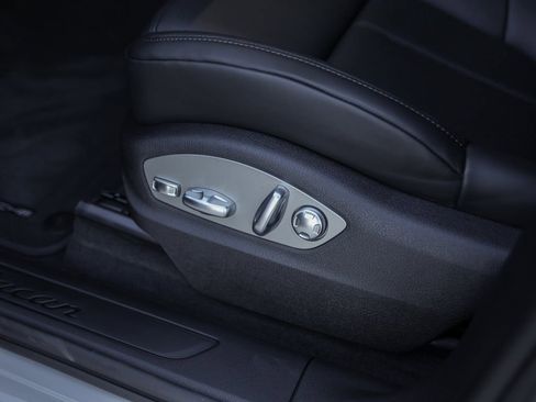 New 2026 Porsche Macan AWD/4WD image 16