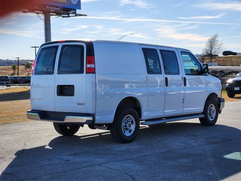 Used 2024 GMC Savana 2500 w/ Driver Convenience Package image 4