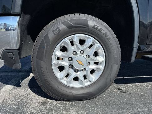 Used 2024 Chevrolet Silverado 2500 LTZ AWD/4WD image 10