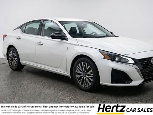 Used 2025 Nissan Altima 2.5 SV image 1