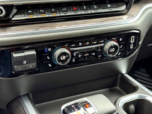 Used 2023 Chevrolet Silverado 1500 LTZ w/ LTZ Convenience Package II AWD/4WD image 25