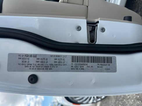 Used 2017 Chrysler 300 C image 31