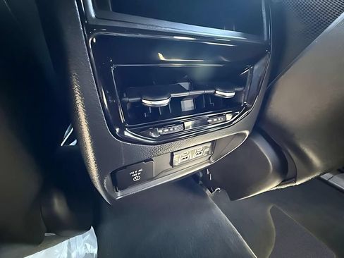 Used 2025 Jeep Grand Cherokee Altitude AWD/4WD image 27