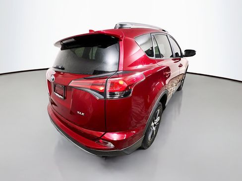 Used 2018 Toyota RAV4 XLE image 4