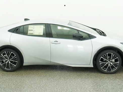 New 2027 Toyota Prius XLE FWD image 11