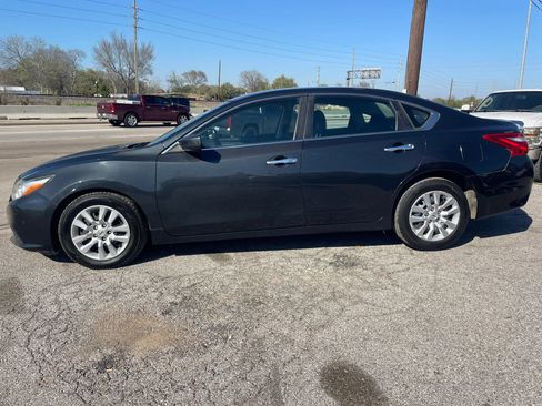 Used 2016 Nissan Altima 2.5 S w/ Power Driver Seat Package FWD image 2
