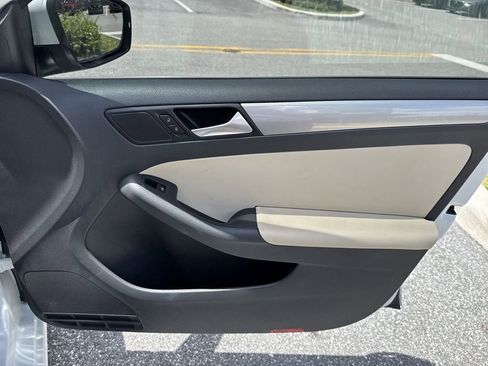 Used 2017 Volkswagen Jetta SE FWD image 43