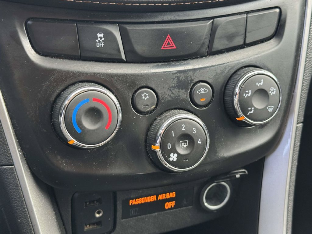 Used 2019 Chevrolet Trax LT w/ LT Convenience Package FWD image 31