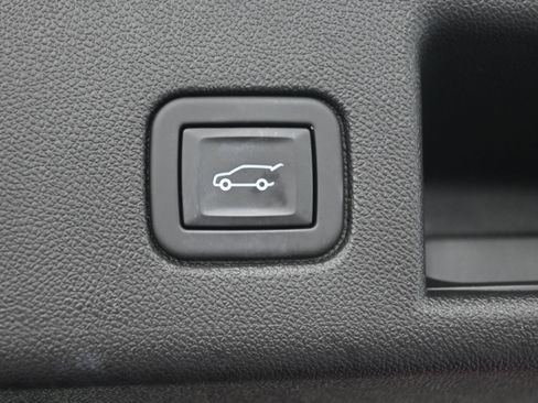 Used 2024 Chevrolet Equinox Premier AWD/4WD image 16