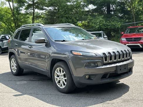 Used 2016 Jeep Cherokee Latitude w/ Cold Weather Group AWD/4WD image 19