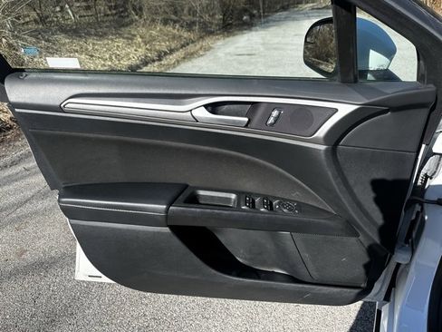 Used 2018 Ford Fusion SE image 10