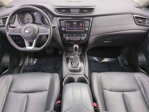 Used 2018 Nissan Rogue SL w/ Premium Package image 15