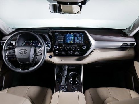 Used 2021 Toyota Highlander Platinum image 9