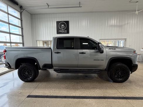 Used 2024 Chevrolet Silverado 2500 ZR2 w/ Technology Package image 55