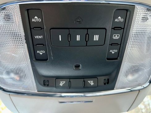 New 2023 Chrysler 300 Touring L w/ Popular Equipment Group image 28