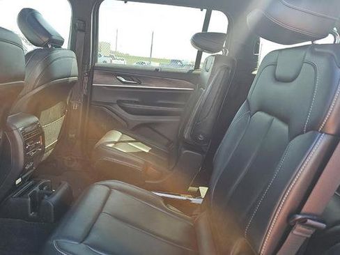 Used 2024 Jeep Grand Cherokee L Limited w/ Luxury Tech Group II image 11