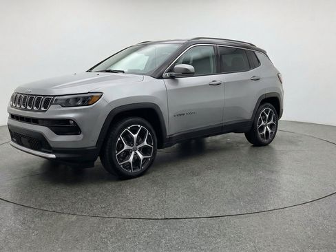 Used 2025 Jeep Compass Limited AWD/4WD image 3
