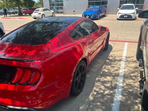 Used 2018 Ford Mustang Coupe w/ Black Accent Pkg RWD image 4