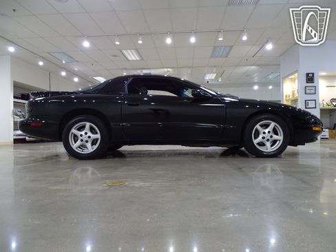 Used 1995 Pontiac Firebird Coupe image 19