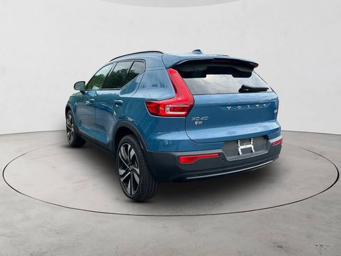 Certified 2023 Volvo XC40 B5 Plus w/ Driver Assist Package AWD/4WD image 3