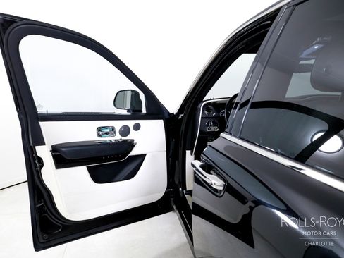 Used 2022 Rolls-Royce Cullinan image 11
