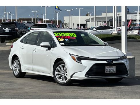 Used 2023 Toyota Corolla XLE image 2