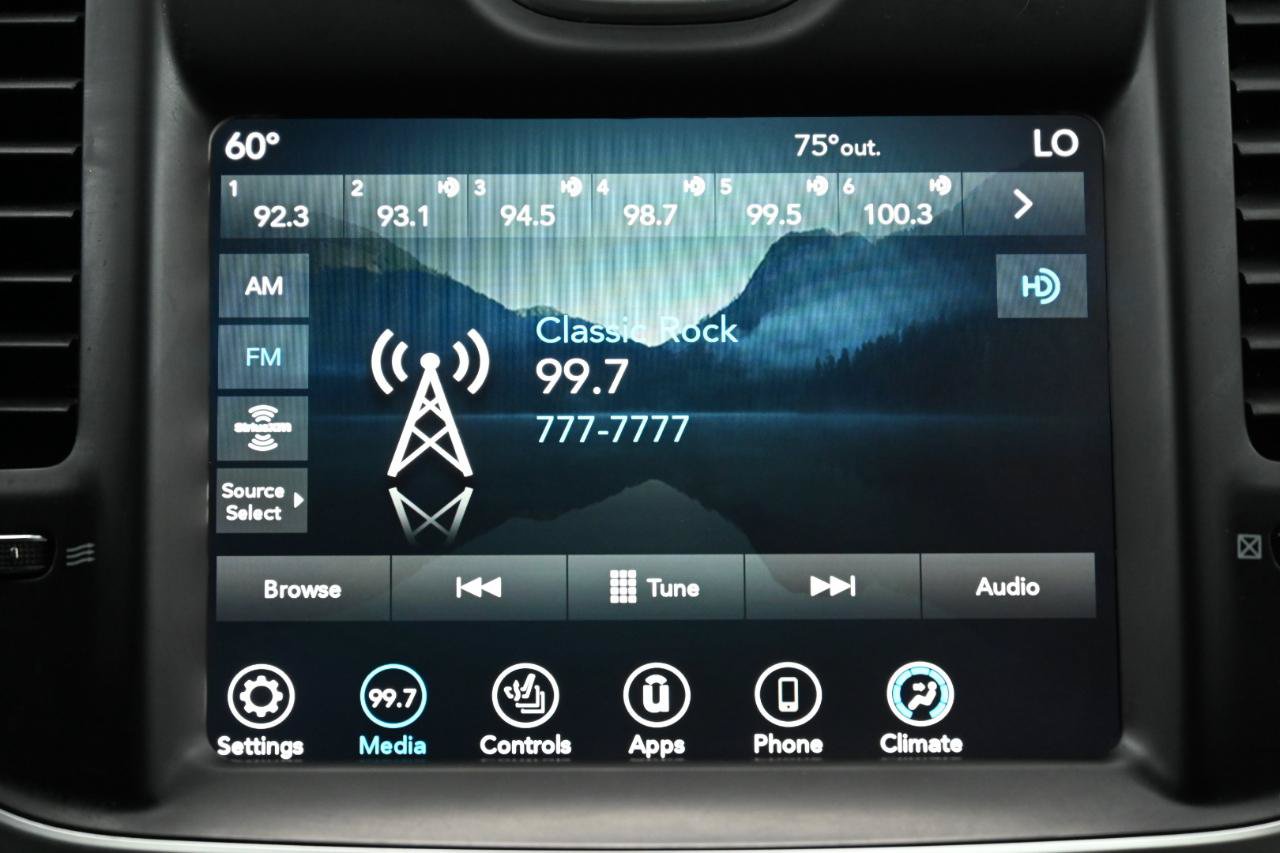 Used 2021 Chrysler 300 Touring L RWD image 26