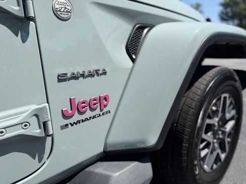 Used 2024 Jeep Wrangler Unlimited Sahara w/ Technology Group AWD/4WD image 11