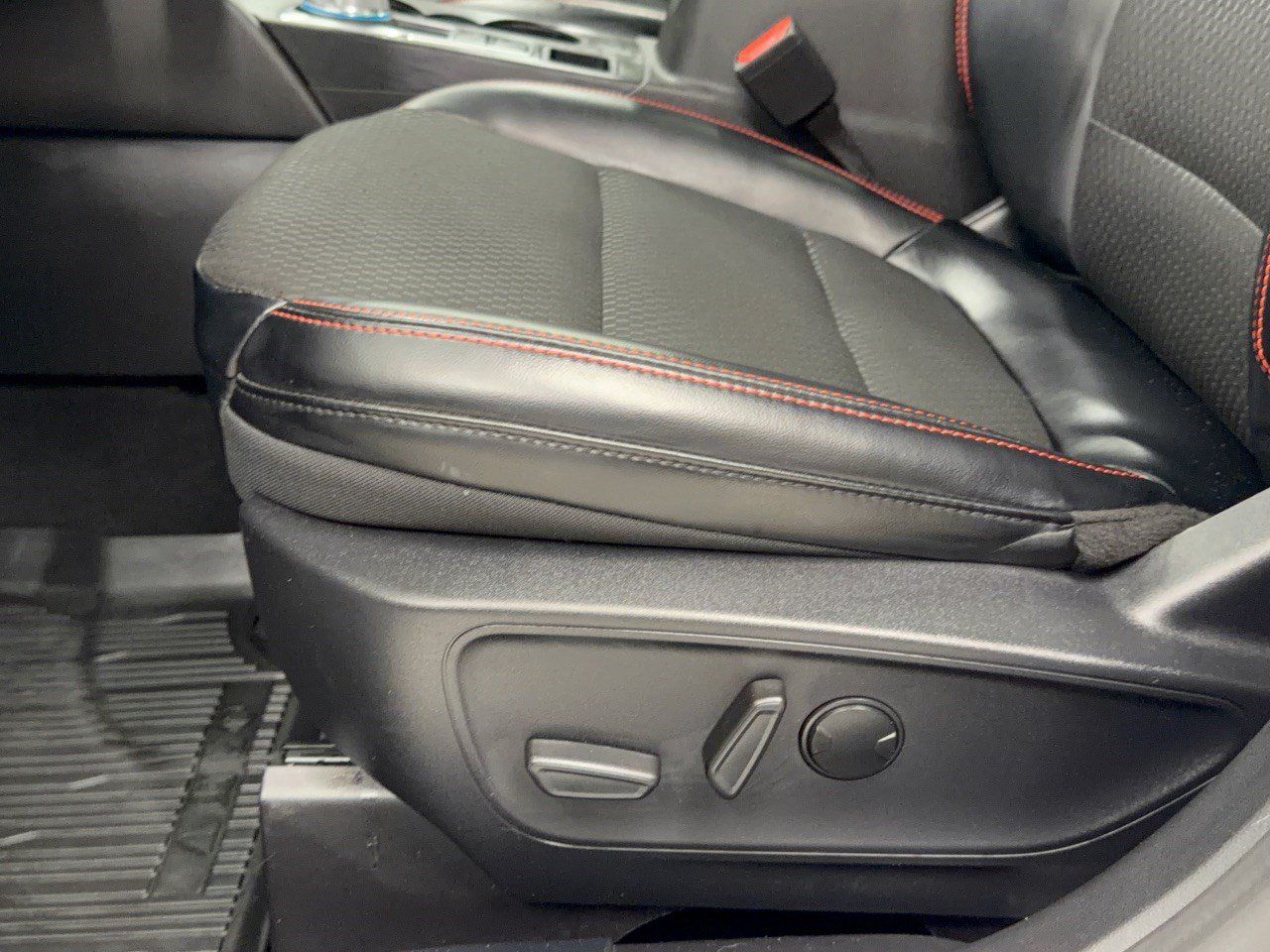 Used 2024 Ford Escape ST-Line w/ Tech Pack #1 AWD/4WD image 16